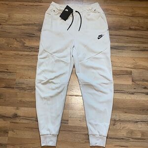 2017 Nike tech fleece joggers